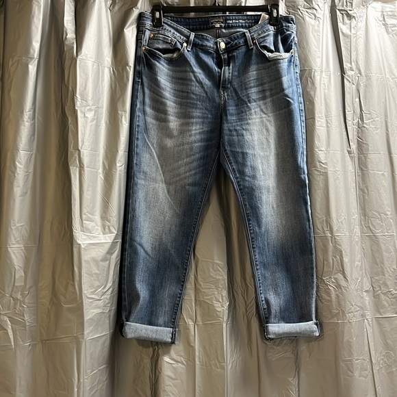 Signature by Levi Strauss Denim - Levi’s signature midrise, slim cuffed women’s size 18 jeans